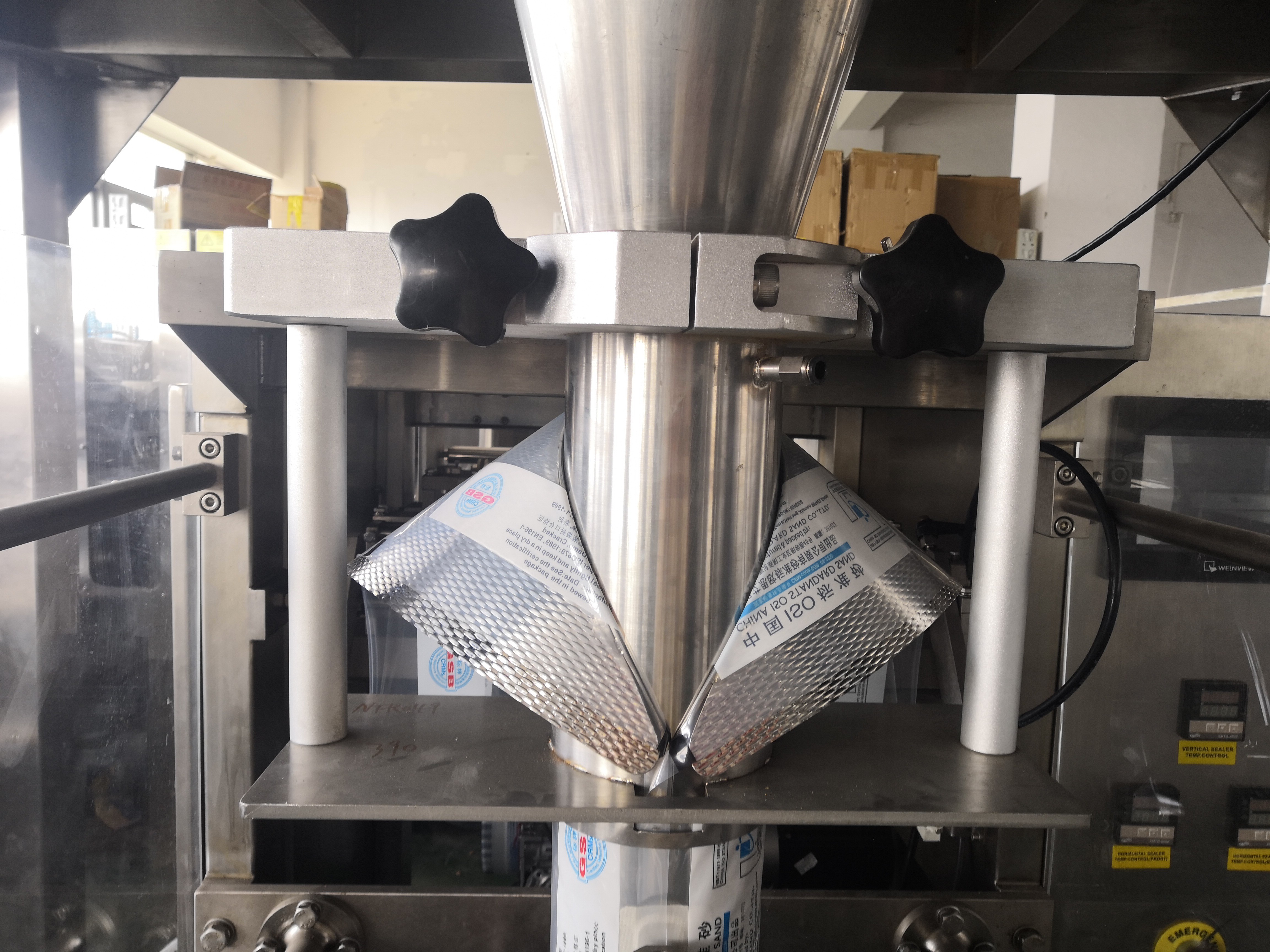 8.4 Ton / Day Peanut Cashew Nuts Packing Machine